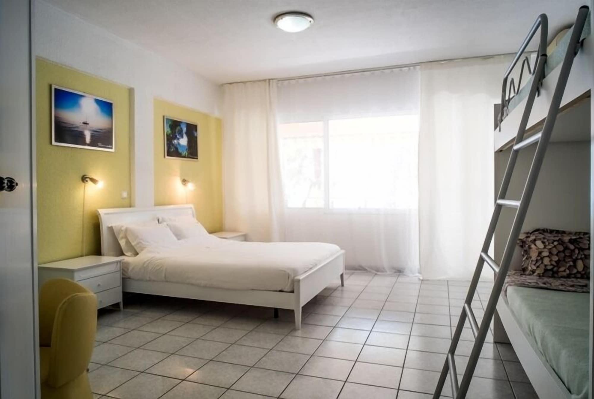 Dryades Hotel Сиври Экстерьер фото